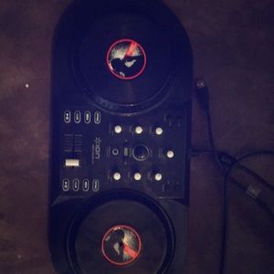 ION DISCOVER DJ TURN TABLES